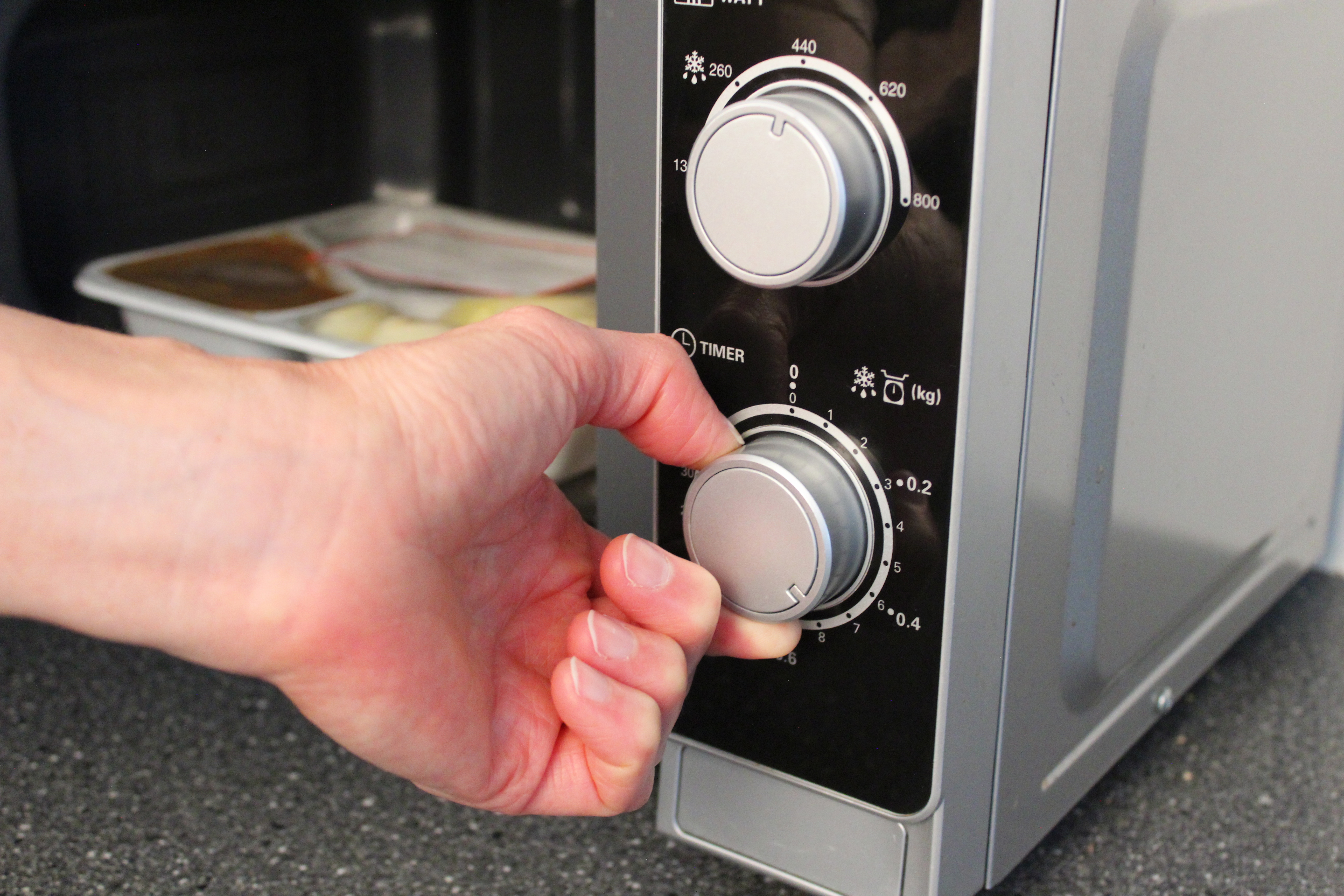Indstilling af tid på microovn